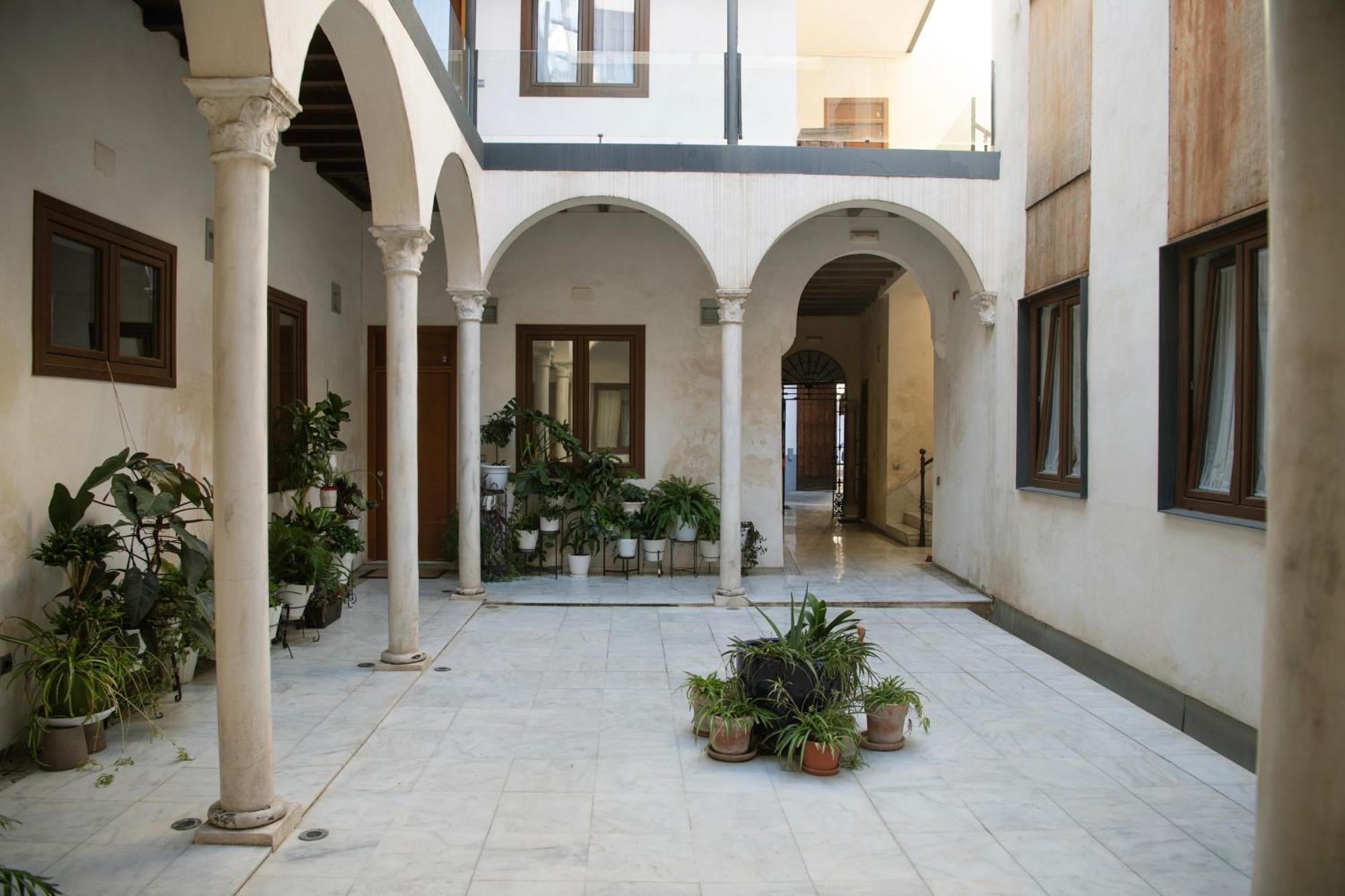 Casa Palacio Bustos Tavera Seville Exterior photo